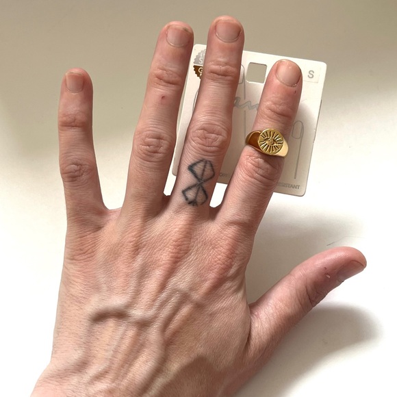 🏷️ stainless steel & gold plated eye 👁️ ring - Picture 8 of 10